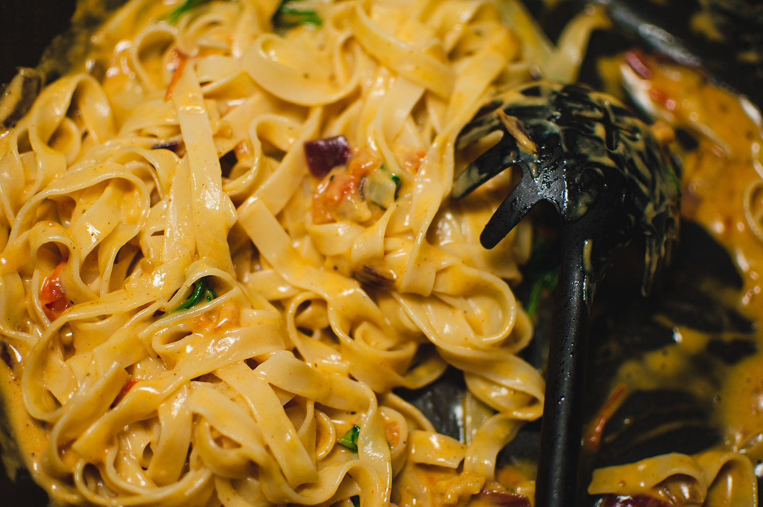 Krämig tomatsås till pasta – Moumita Griffith